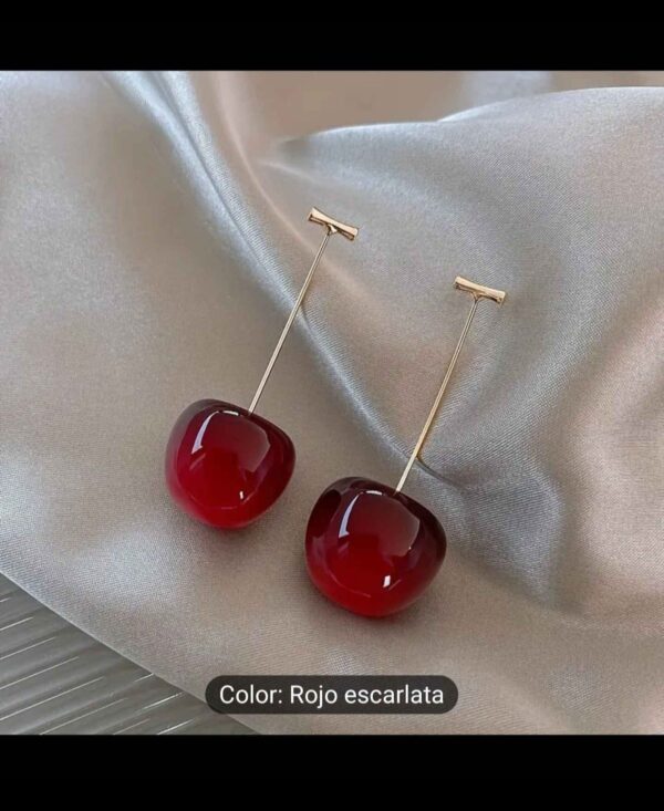 set de cadena, dije y aretes en forma de cereza - Image 6