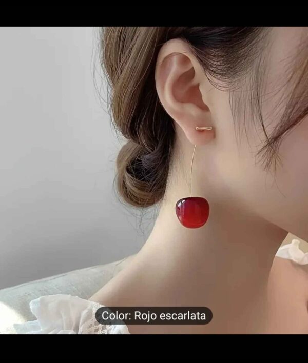 set de cadena, dije y aretes en forma de cereza - Image 2